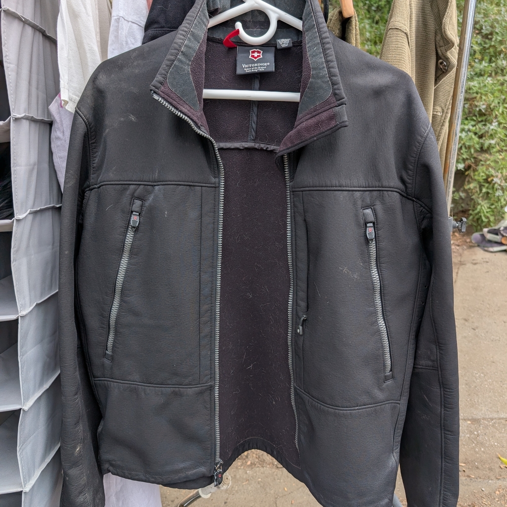 Victorinox Black Performance Jacket with Athletic Cut